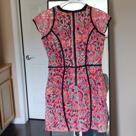 Floral/deco lace dress - Picture 2 of 2